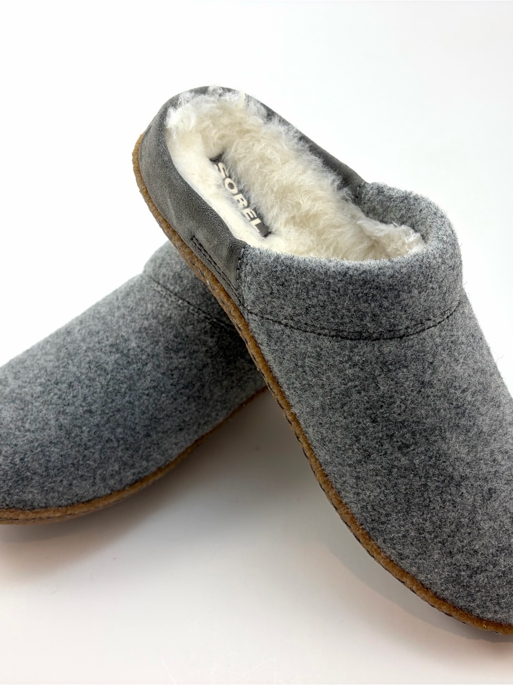 NIB Women’s Sorel Nakiska Scuff Gray Slip-on Slippers Size 9